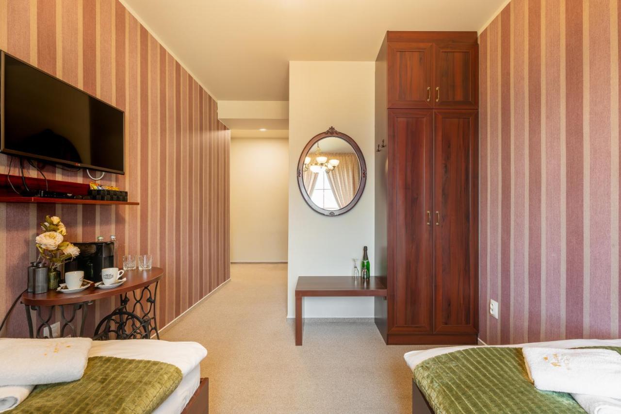 Hotel Plumlov Mostkovice Екстер'єр фото