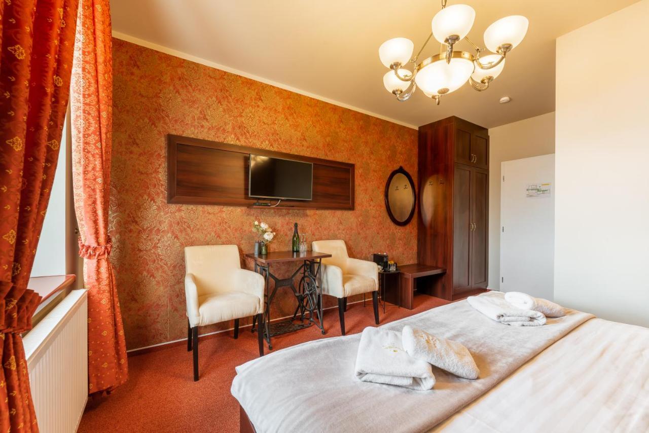 Hotel Plumlov Mostkovice Екстер'єр фото