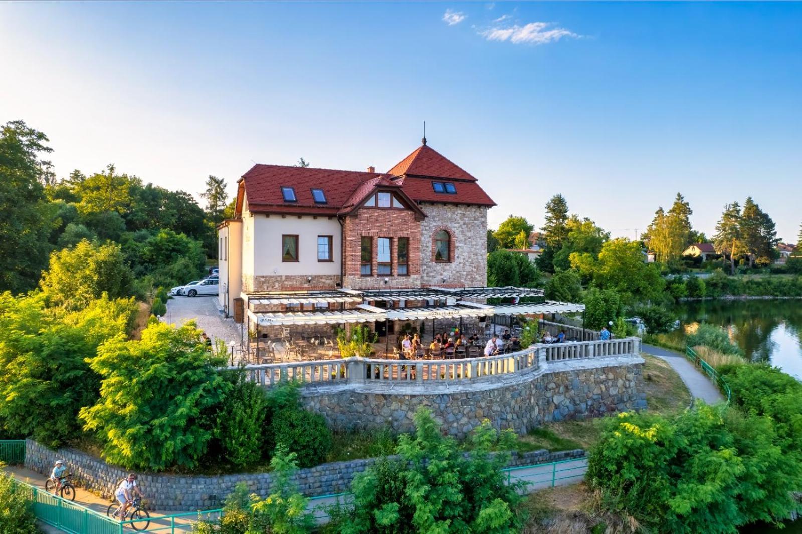 Hotel Plumlov Mostkovice Екстер'єр фото