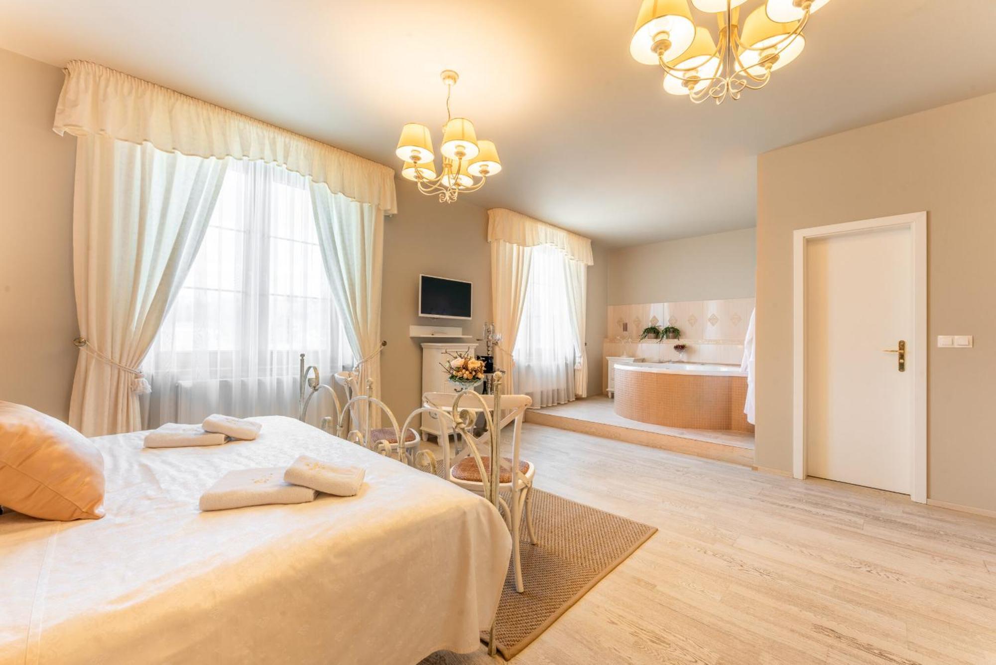 Hotel Plumlov Mostkovice Екстер'єр фото