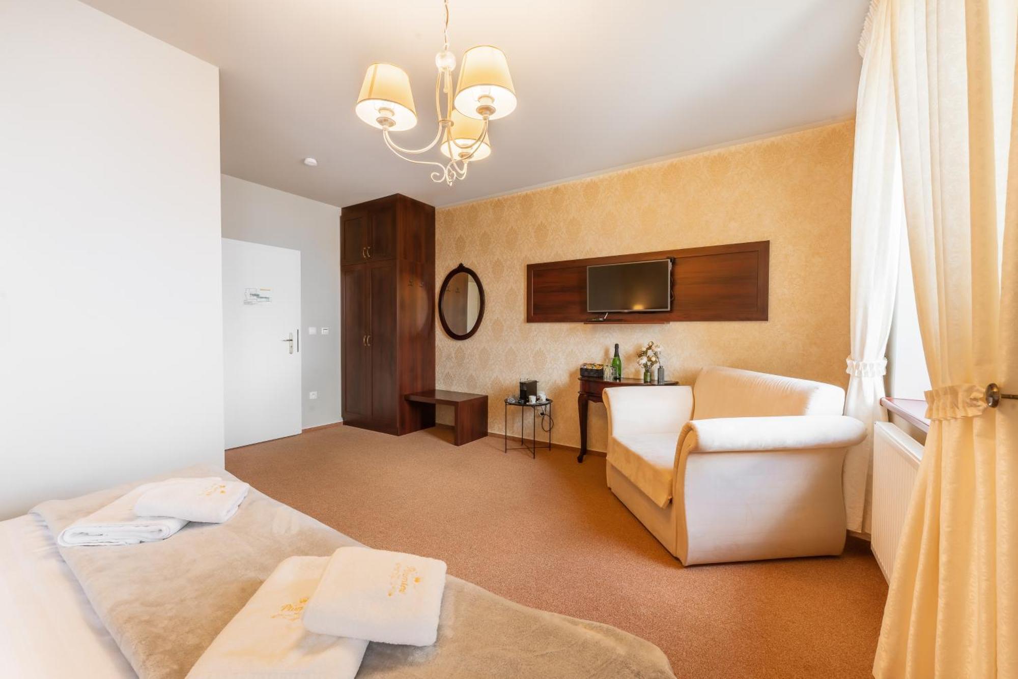 Hotel Plumlov Mostkovice Екстер'єр фото