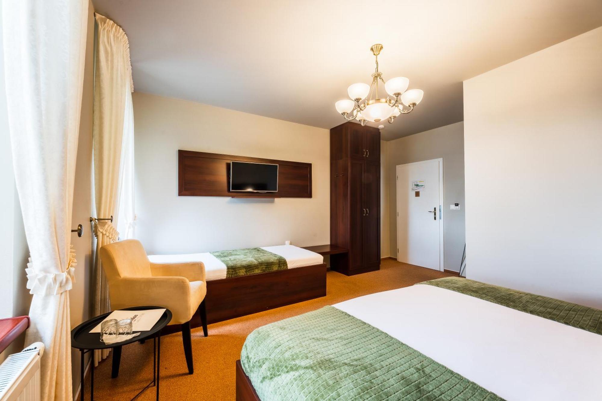 Hotel Plumlov Mostkovice Екстер'єр фото