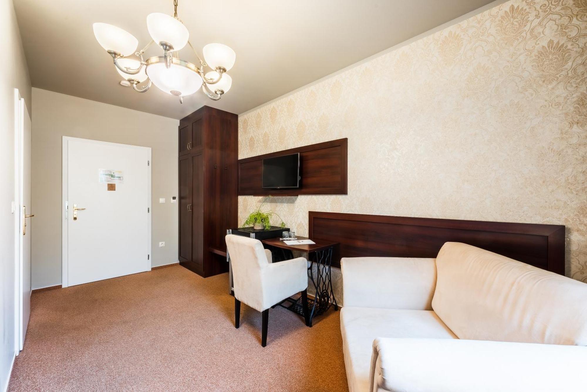 Hotel Plumlov Mostkovice Екстер'єр фото