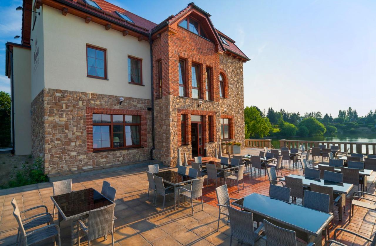 Hotel Plumlov Mostkovice Екстер'єр фото